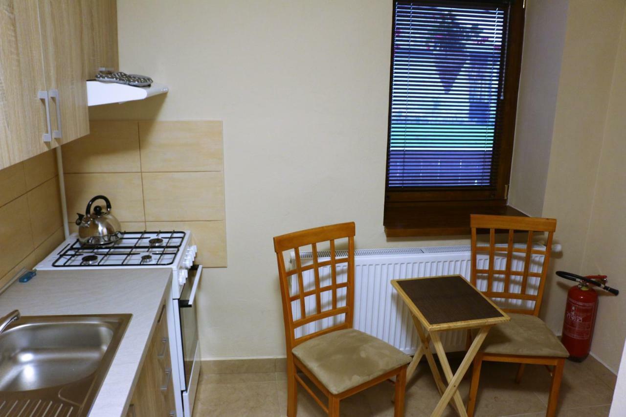 Ubytovanie Tri Ruze Krásnohorské Podhradie Exterior foto